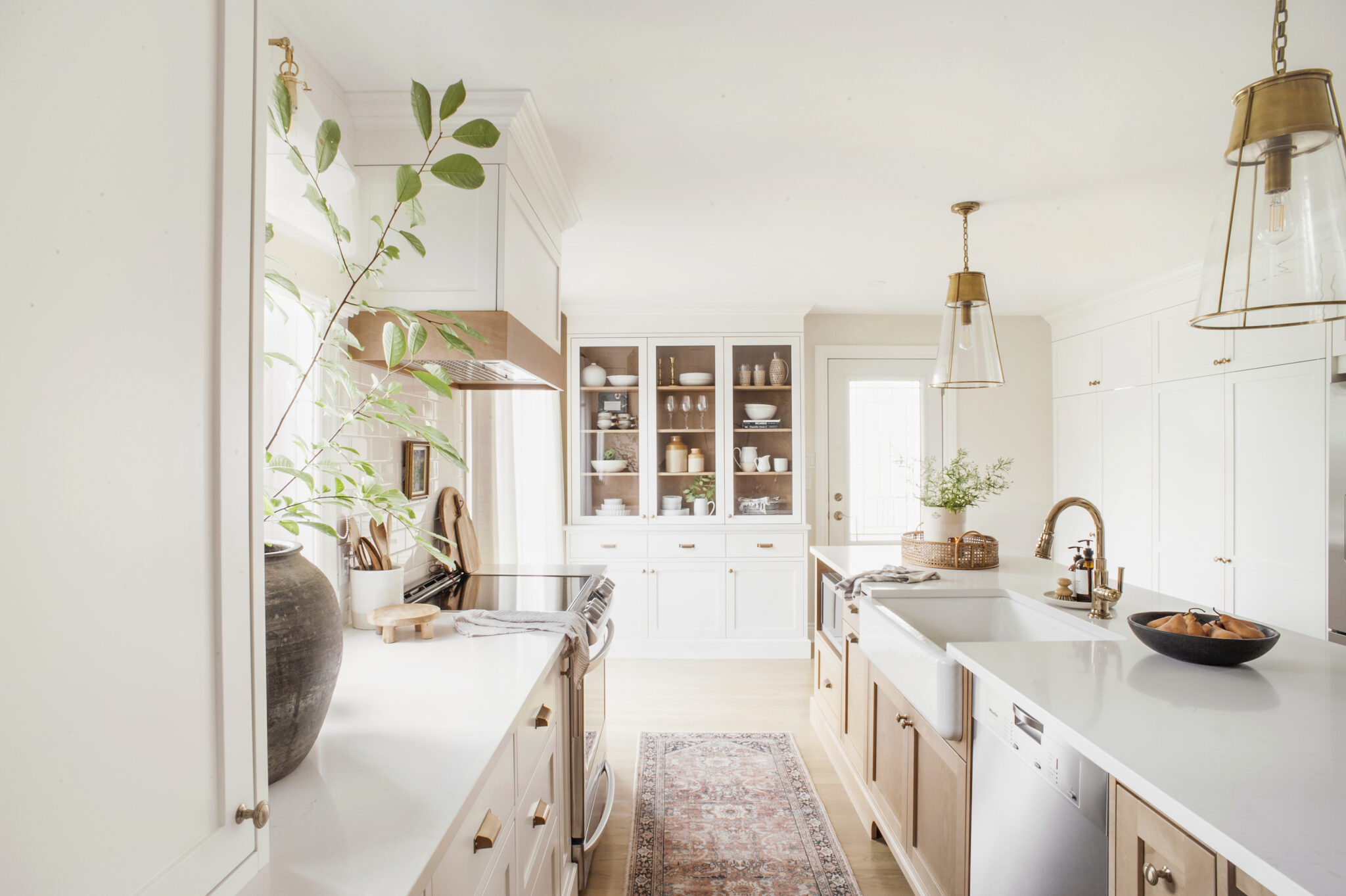 Bright & Approachable Home Tour | lark & linen