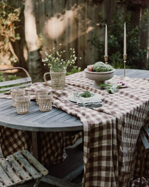 set outdoor table 